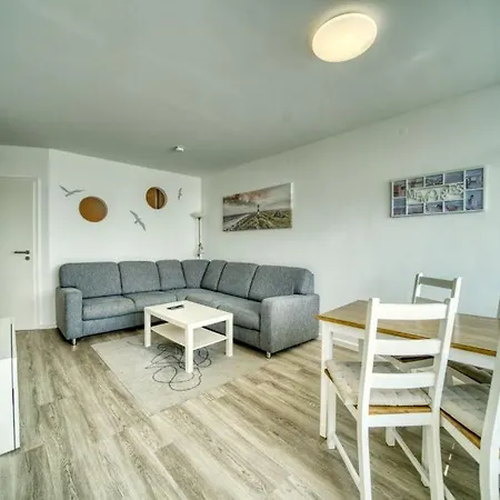 - Haus D, App 0deg01 *